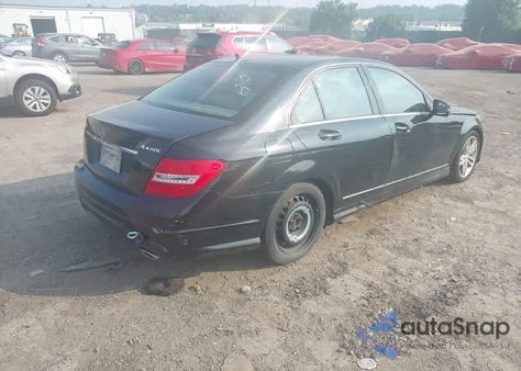 2013 Mercedes-Benz C 300 Luxury 4Matic/Sport 4Matic z USA, uszkodzony, nr VIN WDDGF8AB7DR287761